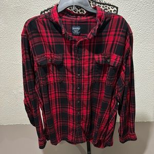 Men’s Field & Stream red & black plaid flannel button down shirt w/2 pockets